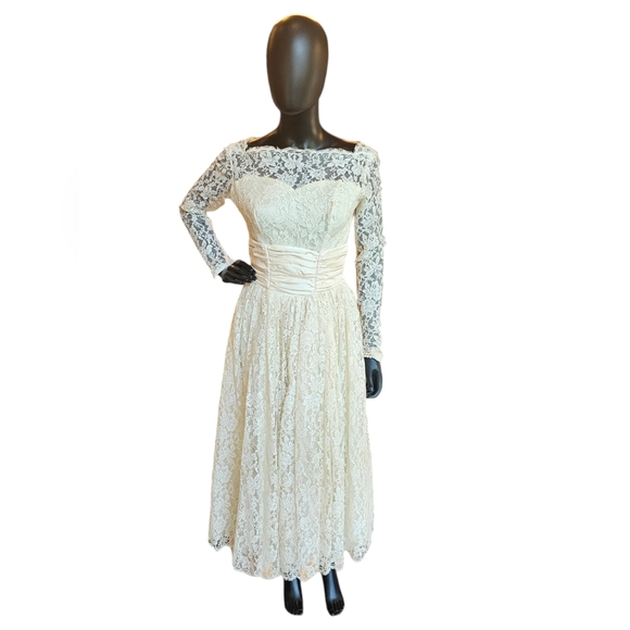 Vintage 50's Lace Tea Length "Courthouse" Wedding Gown - Picture 6 of 16